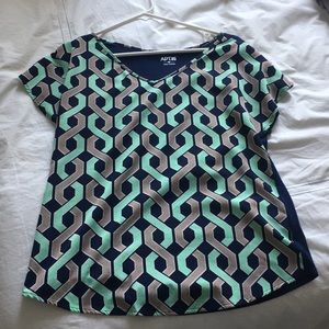 Apt 9 ladies shirt v neck XS
